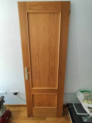 Puerta madera apertura izquierda