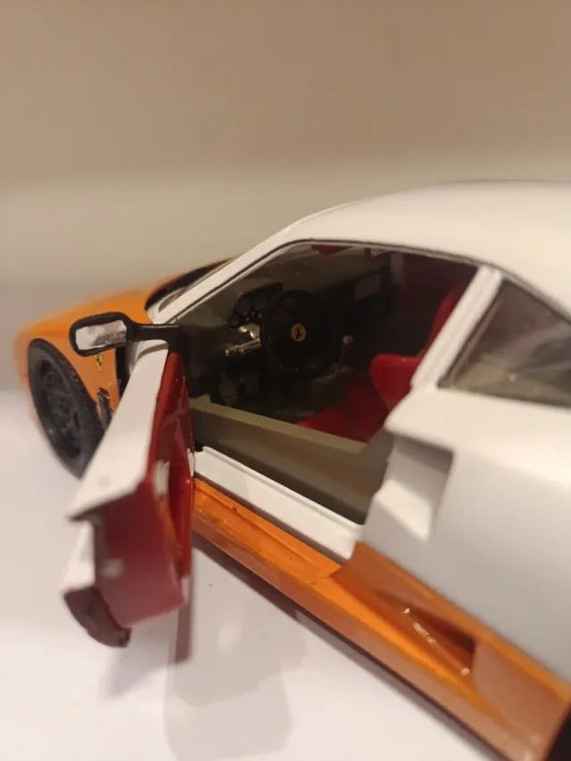 Ferrari F40 Burago 1:18 Marlboro