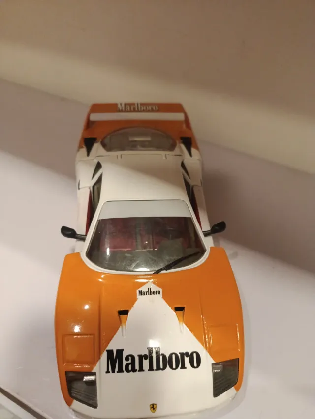 Ferrari F40 Burago 1:18 Marlboro