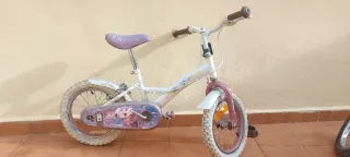 Bicicleta infantil blanca y rosa