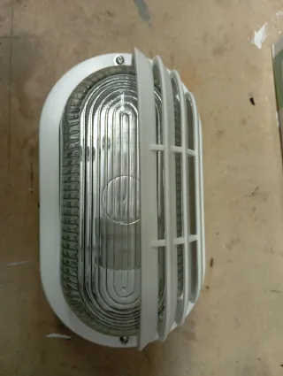 Foco exterior sin usar