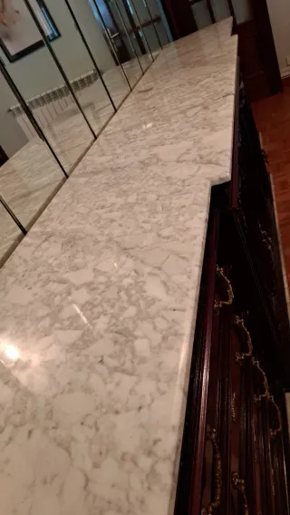 Aparador clásico mármol y madera
