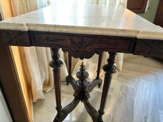 Mesa Auxiliar de Mármol Estilo Alfonsí
