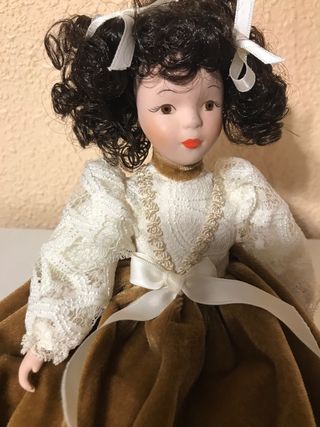 Muñeca de porcelana antigua Mide 27cm