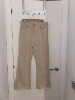 Pantalón campana beige