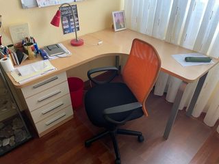 Escritorio en L con cajonera