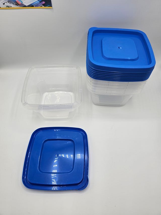 6 Tuppers de plástico con tapa azul