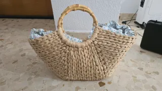 Bolso de mimbre para playa con forro azul