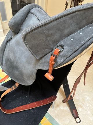 Montura española y cabezada