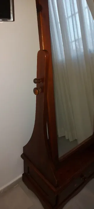 Espejo de pie con cajón