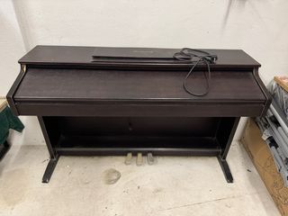 Piano Digital Oscuro
