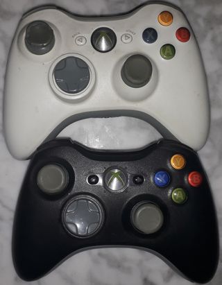 Mandos Xbox 360 (2 unidades).Colores blanco/negro.