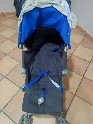 Cuna bebé con ropa, carricoche y cojin lactante