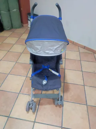 Cuna bebé con ropa, carricoche y cojin lactante