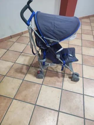 Cuna bebé con ropa, carricoche y cojin lactante