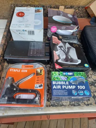 Lote Herencia: Lámpara Sanitas, Radio, Grapadora,