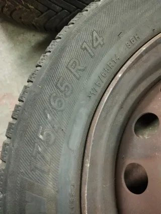 Llantas y Neumáticos (tornilleria4x100)