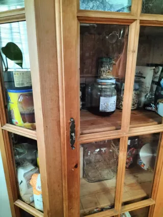 Alacena de madera de pino tea