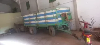 Remolque agrícola verde y azul