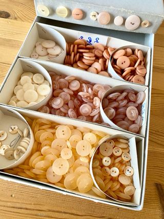 Lotto Bottoni Assortiti rosa e panna nuovi e vinta