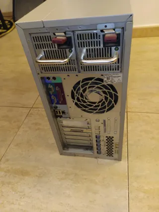 Servidor HP ProLiant ML350 Xeon 2.4 (prestonia)