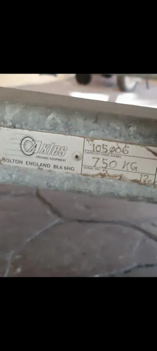 Barca semirrígida motor Yamaha 25 HP y remolque