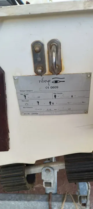 Barca semirrígida motor Yamaha 25 HP y remolque