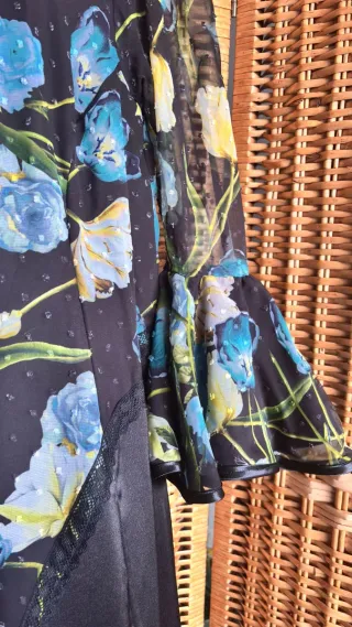 Traje de flamenca negro y multicolor