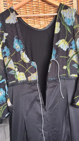 Traje de flamenca negro y multicolor