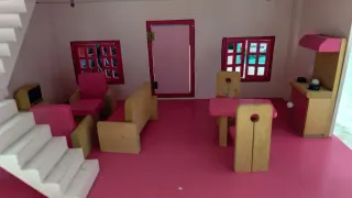 Casa de muñecas rosa