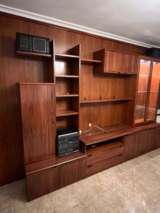 Mueble de salón y TV madera y cristal