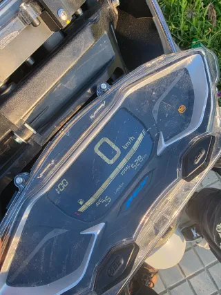 Cuadro marcador Honda PCX con 528 km