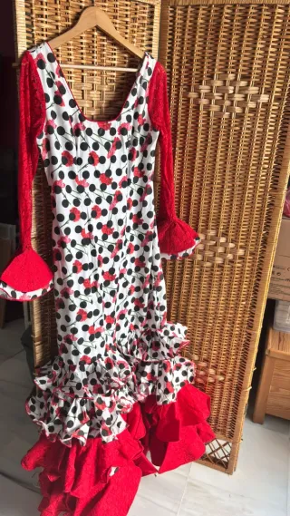 Traje de flamenca blanco y rojo
