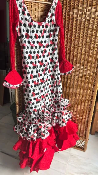 Traje de flamenca blanco y rojo