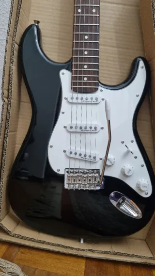 Guitarra Eléctrica Encore Blaster Series E6