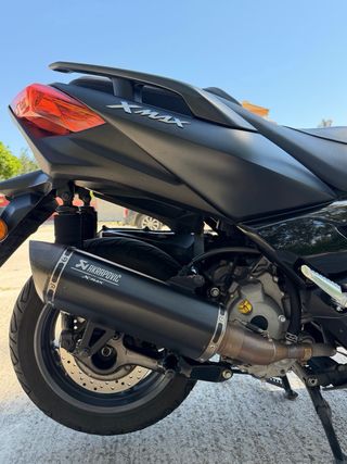 Yamaha XMAX 300 Iron Max 2021 Akrapovic