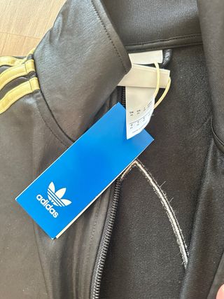 Chaqueta Adidas Chile 62 Negra y Dorada Xs
