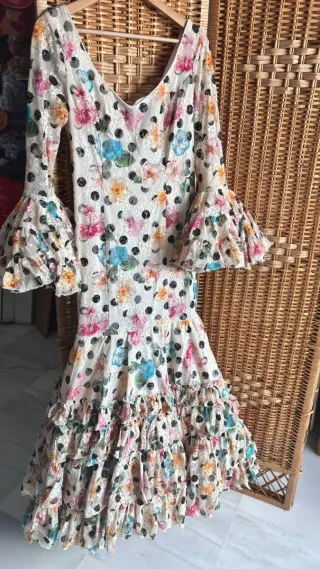 Traje de flamenca volantes lunares
