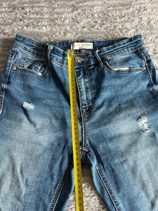 Pantalón vaquero roto azul Stradivarius Talla 36