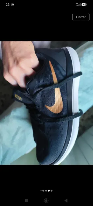 Zapatillas Nike Negras y Doradas