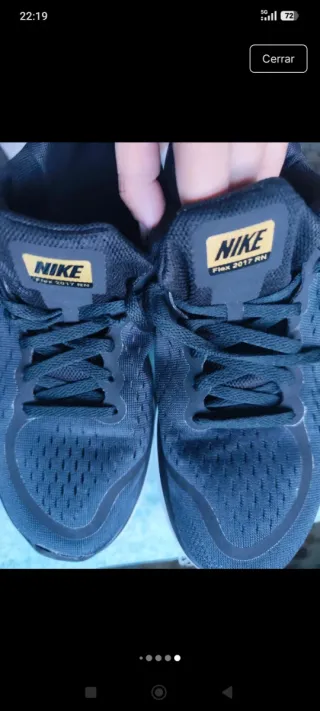 Zapatillas Nike Negras y Doradas