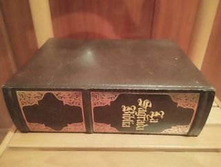 La Sagrada Biblia.