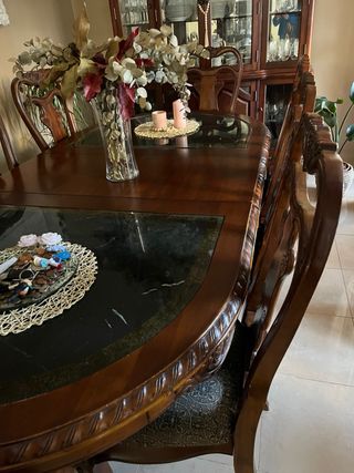 Mueble de comedor antiguo de madera