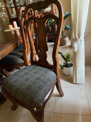 Mueble de comedor antiguo de madera