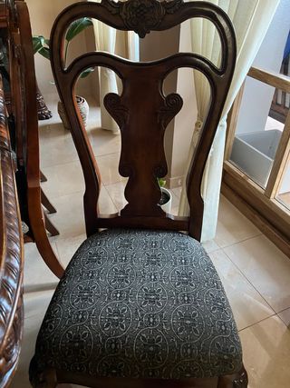 Mueble de comedor antiguo de madera