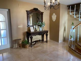 Mueble de comedor antiguo de madera