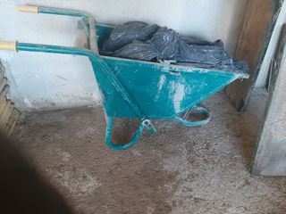 Carretilla de obra verde nueva