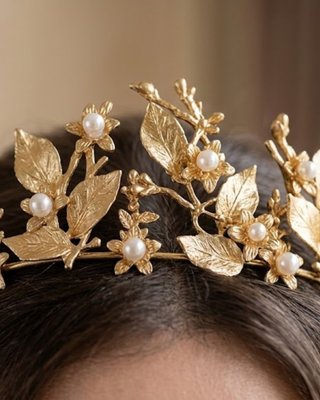 Tiara Novia Hojas y Perlas Doradas