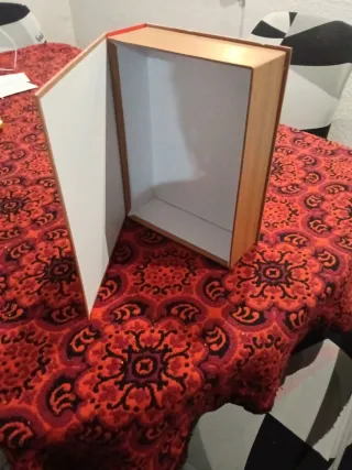 Caja de cartón navideña