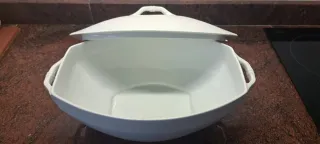 Sopera de porcelana blanca antigua